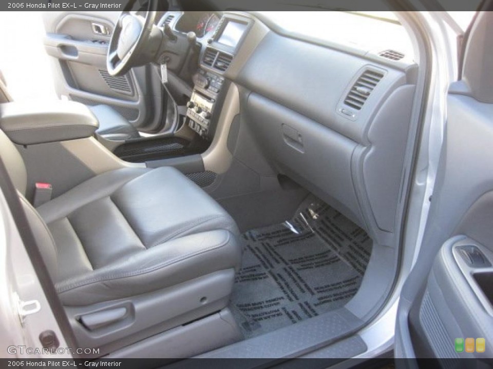 Gray Interior Photo for the 2006 Honda Pilot EX-L #39807560