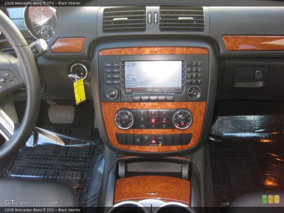 Black Interior Controls for the 2008 Mercedes-Benz R 350 #39808189