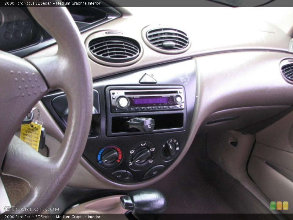 Medium Graphite Interior Controls for the 2000 Ford Focus SE Sedan #39823858