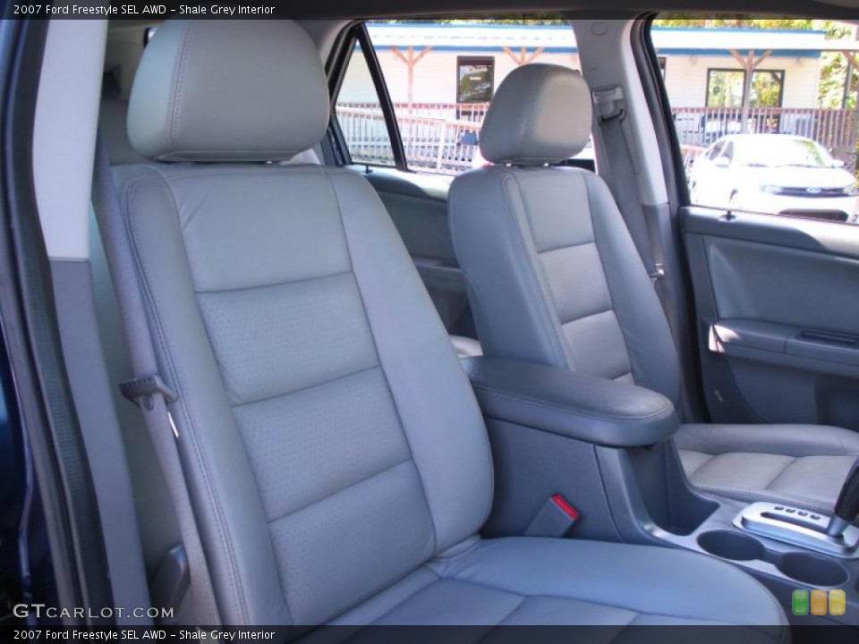 Shale Grey Interior Photo for the 2007 Ford Freestyle SEL AWD #39825282