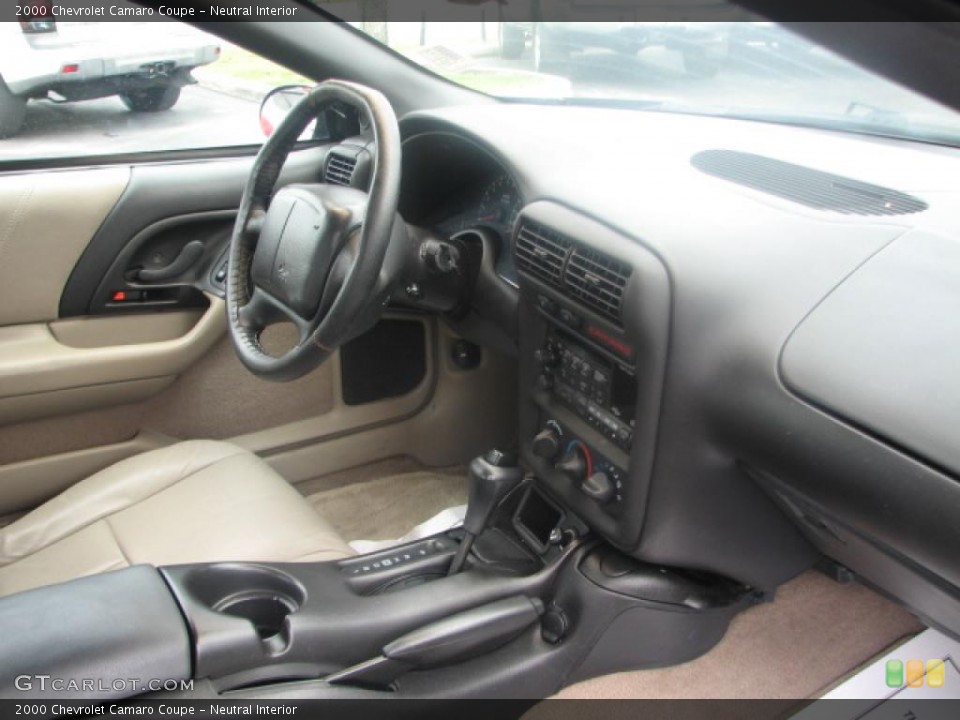 Neutral Interior Photo for the 2000 Chevrolet Camaro Coupe #39826050
