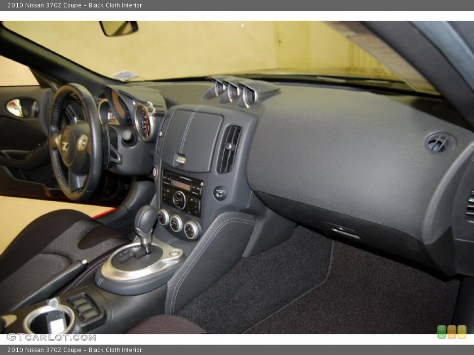 Black Cloth Interior Photo for the 2010 Nissan 370Z Coupe #39835990