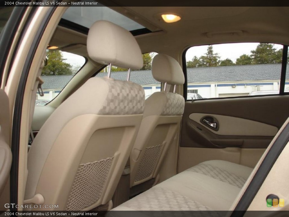 Neutral Interior Photo for the 2004 Chevrolet Malibu LS V6 Sedan #39837583