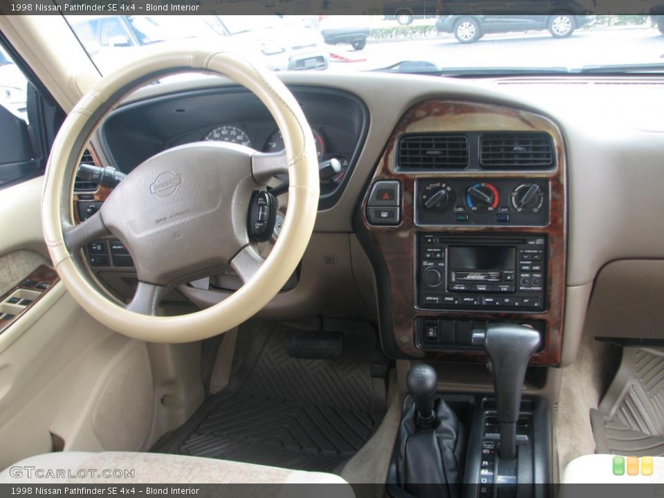 Blond Interior Photo for the 1998 Nissan Pathfinder SE 4x4 #39839221