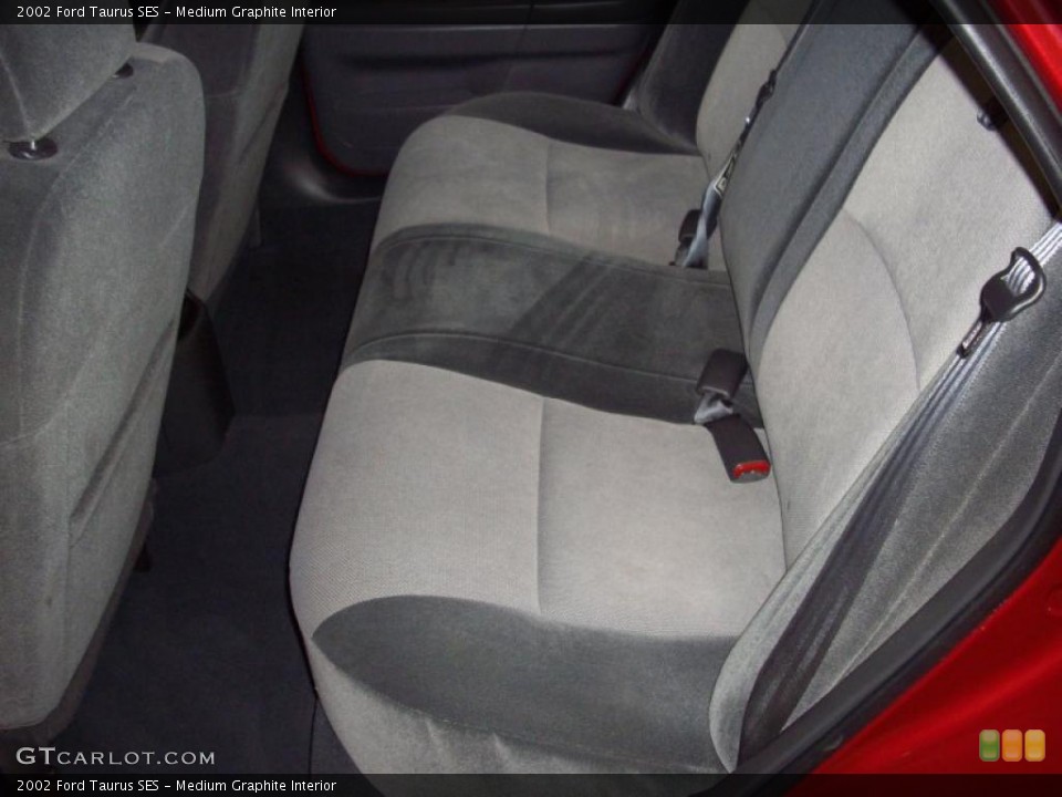 Medium Graphite Interior Photo for the 2002 Ford Taurus SES #39855202