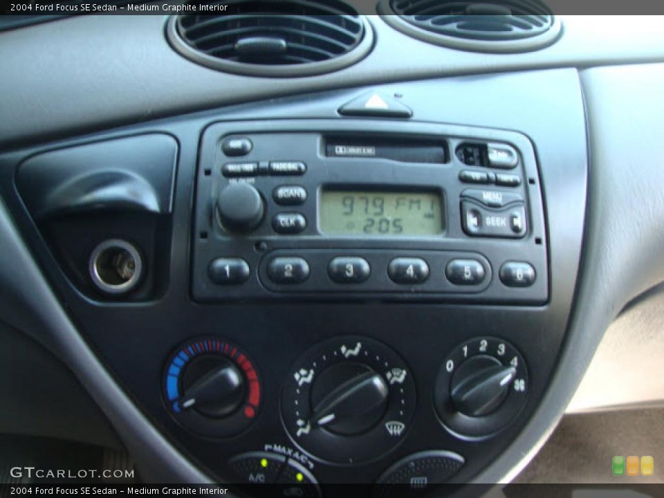 Medium Graphite Interior Controls for the 2004 Ford Focus SE Sedan #39861419