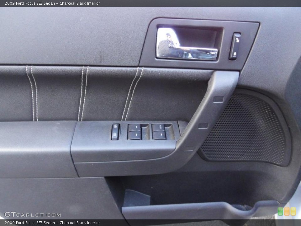 Charcoal Black Interior Door Panel for the 2009 Ford Focus SES Sedan #39862703