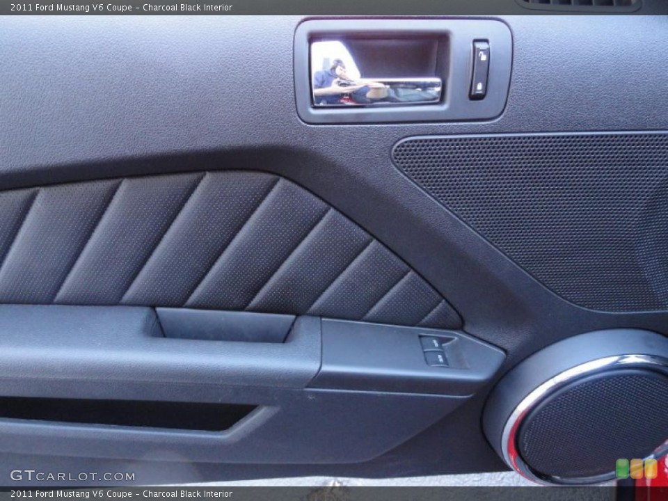Charcoal Black Interior Door Panel for the 2011 Ford Mustang V6 Coupe #39865127