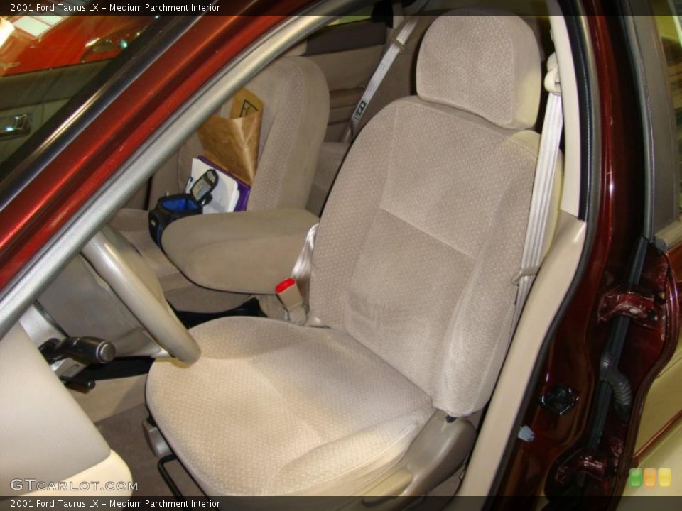 Medium Parchment Interior Photo for the 2001 Ford Taurus LX #39865579