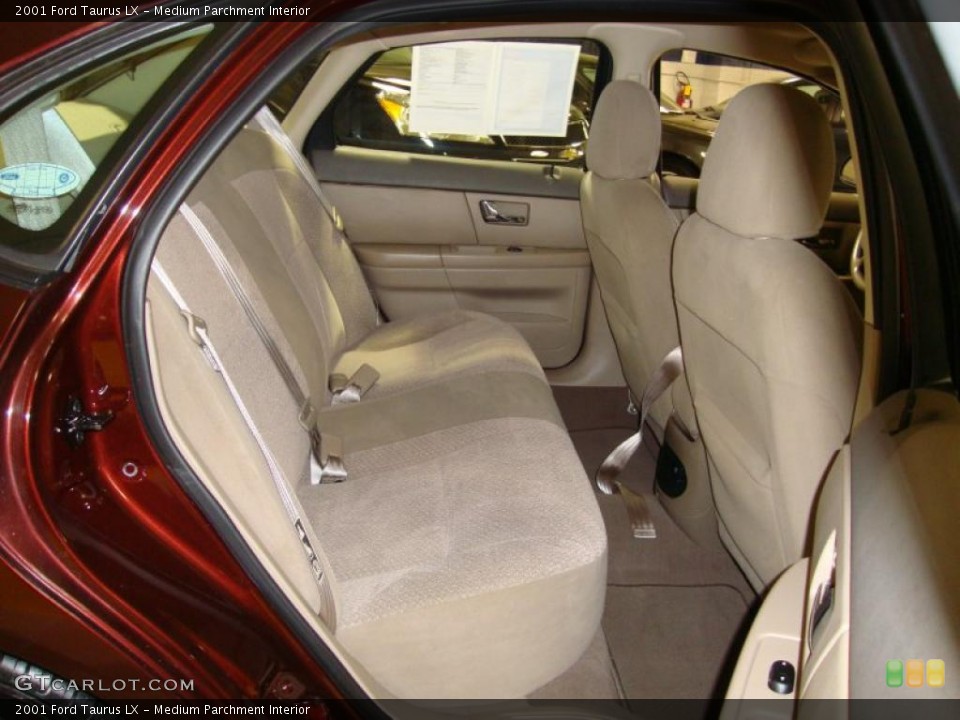 Medium Parchment Interior Photo for the 2001 Ford Taurus LX #39865643