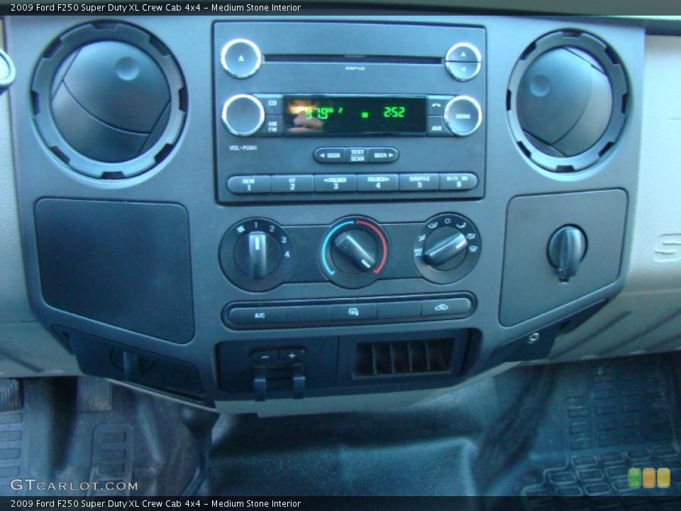Medium Stone Interior Controls for the 2009 Ford F250 Super Duty XL Crew Cab 4x4 #39869783