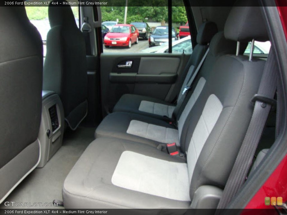 Medium Flint Grey Interior Photo for the 2006 Ford Expedition XLT 4x4 #39872872