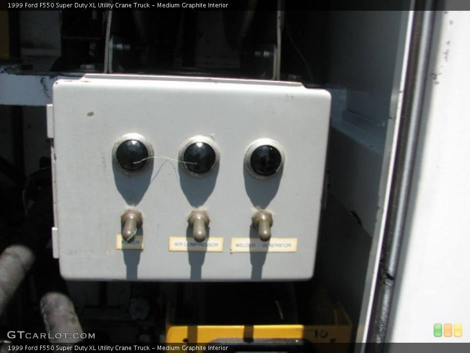 Medium Graphite Interior Controls for the 1999 Ford F550 Super Duty XL Utility Crane Truck #39876118