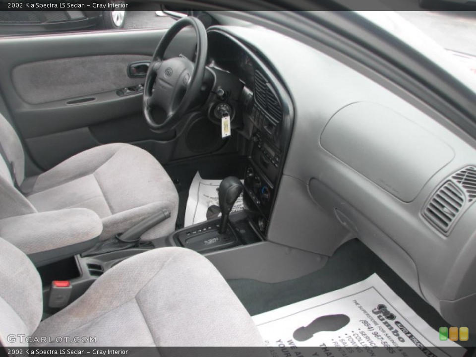 Gray Interior Photo for the 2002 Kia Spectra LS Sedan #39876535