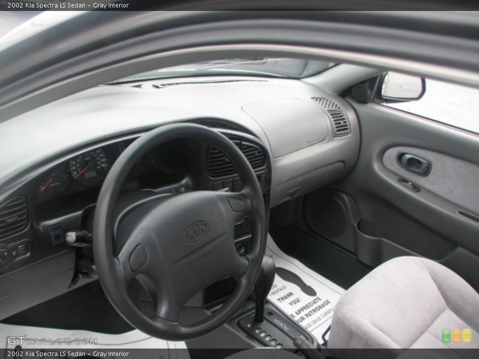 Gray Interior Photo for the 2002 Kia Spectra LS Sedan #39876547