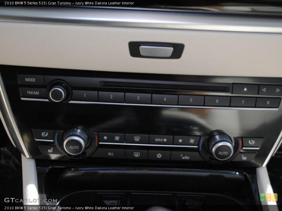 Ivory White Dakota Leather Interior Controls for the 2010 BMW 5 Series 535i Gran Turismo #39876623
