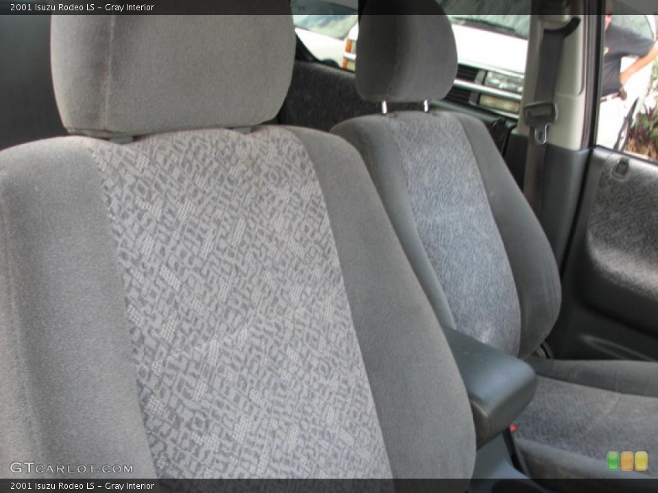 Gray Interior Photo for the 2001 Isuzu Rodeo LS #39877099