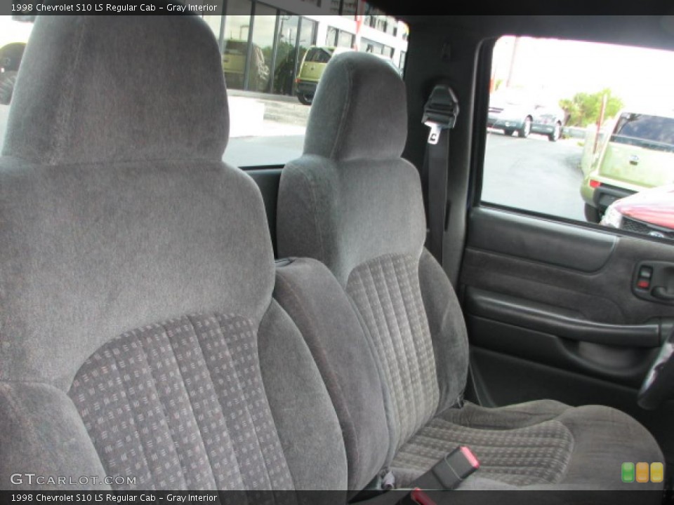 Gray Interior Photo for the 1998 Chevrolet S10 LS Regular Cab #39877295