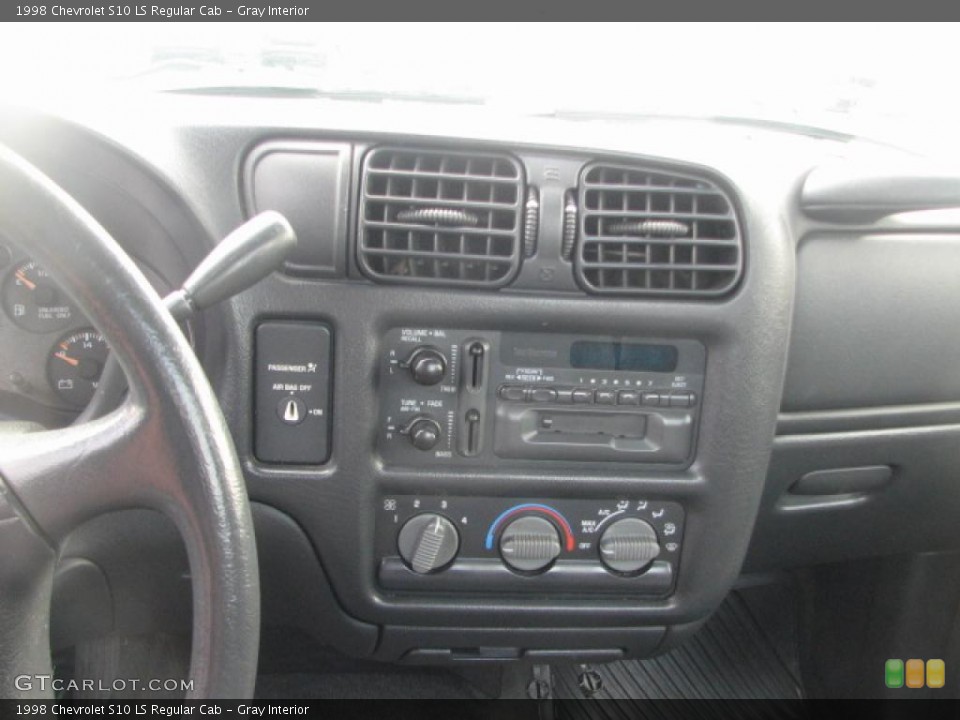 Gray Interior Controls for the 1998 Chevrolet S10 LS Regular Cab #39877311