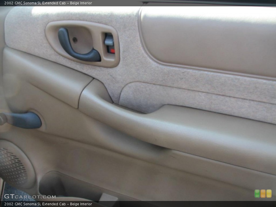 Beige Interior Photo for the 2002 GMC Sonoma SL Extended Cab #39878827