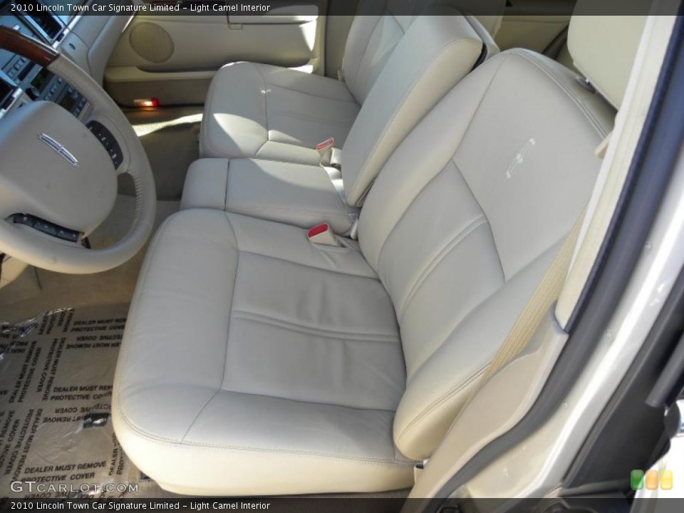 Light Camel Interior Photo for the 2010 Lincoln Town Car Signature Limited #39879403