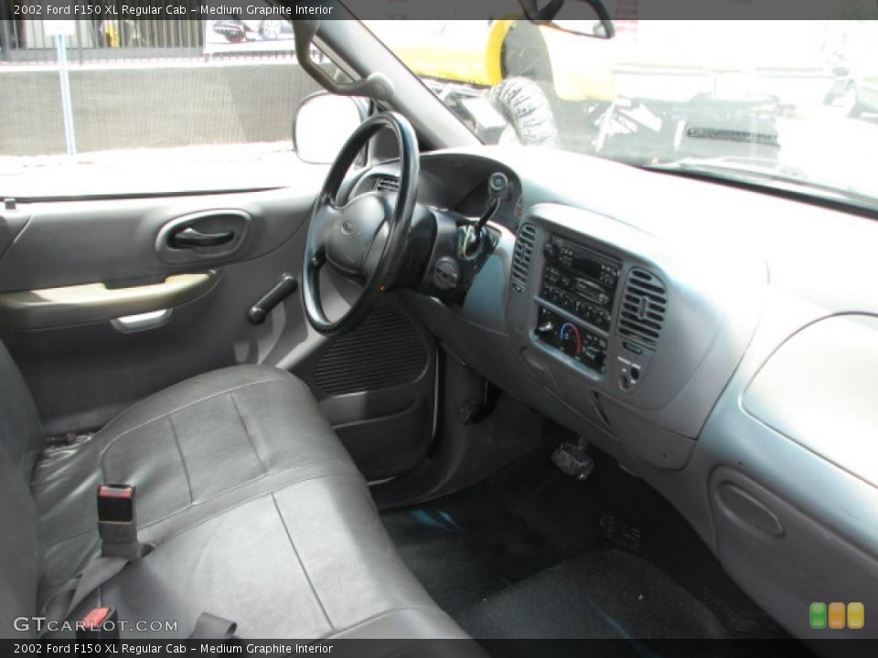 Medium Graphite Interior Photo for the 2002 Ford F150 XL Regular Cab #39882760