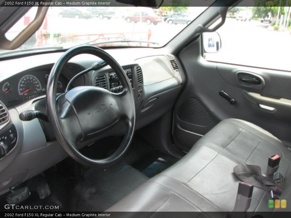Medium Graphite Interior Photo for the 2002 Ford F150 XL Regular Cab #39882772