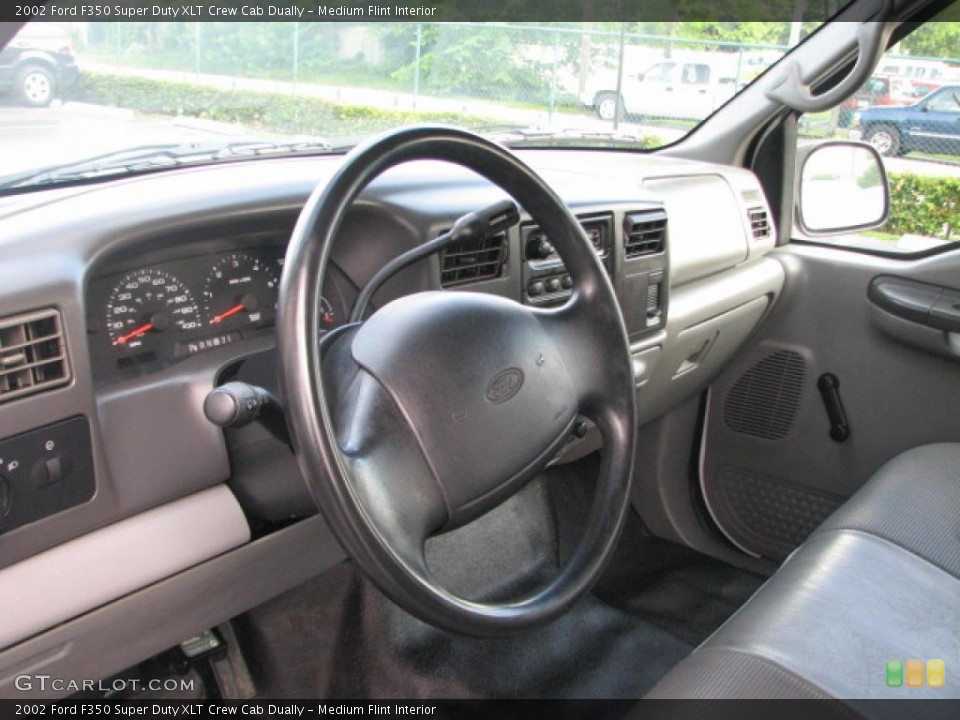 Medium Flint Interior Photo for the 2002 Ford F350 Super Duty XLT Crew Cab Dually #39886316