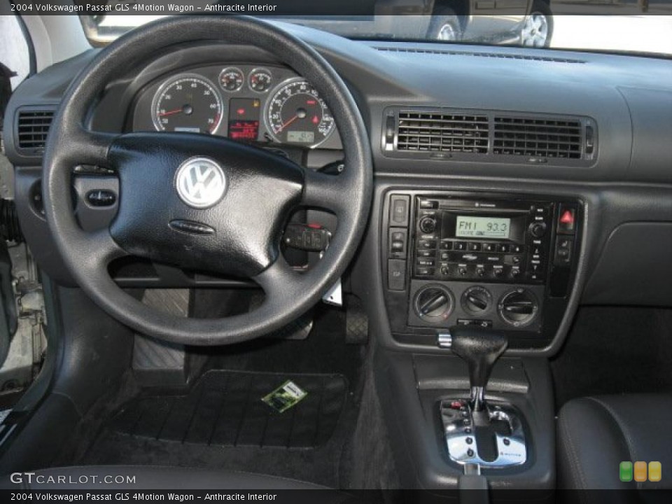 Anthracite Interior Photo for the 2004 Volkswagen Passat GLS 4Motion Wagon #39896567