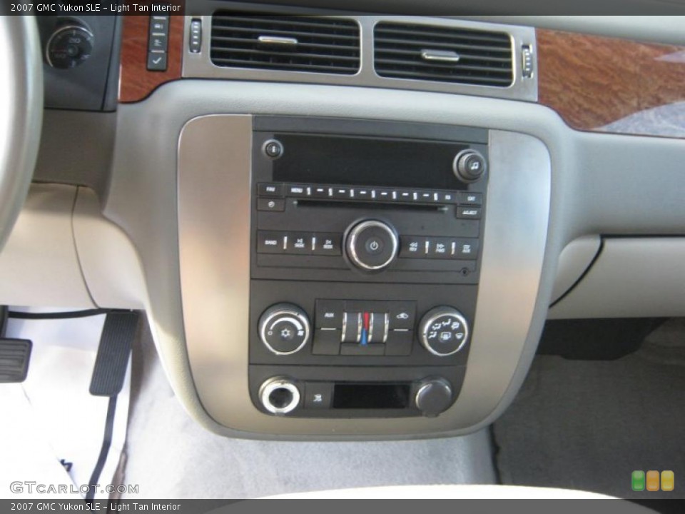 Light Tan Interior Controls for the 2007 GMC Yukon SLE #39902007