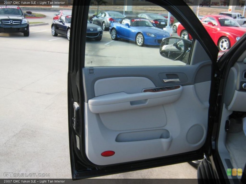 Light Tan Interior Door Panel for the 2007 GMC Yukon SLE #39902131