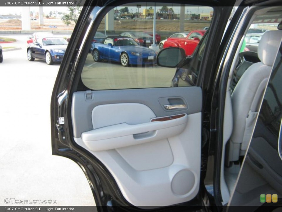 Light Tan Interior Door Panel for the 2007 GMC Yukon SLE #39902155
