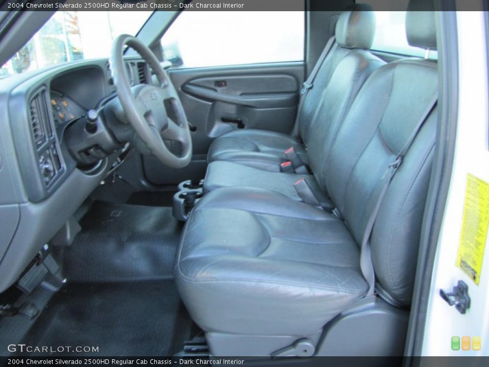 Dark Charcoal Interior Photo for the 2004 Chevrolet Silverado 2500HD Regular Cab Chassis #39904263