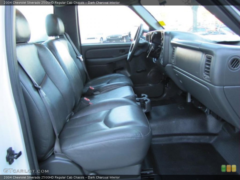 Dark Charcoal Interior Photo for the 2004 Chevrolet Silverado 2500HD Regular Cab Chassis #39904319
