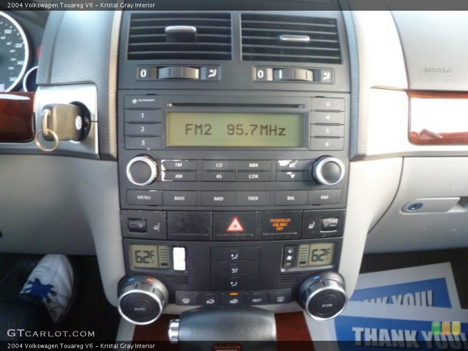 Kristal Gray Interior Controls for the 2004 Volkswagen Touareg V6 #39906563