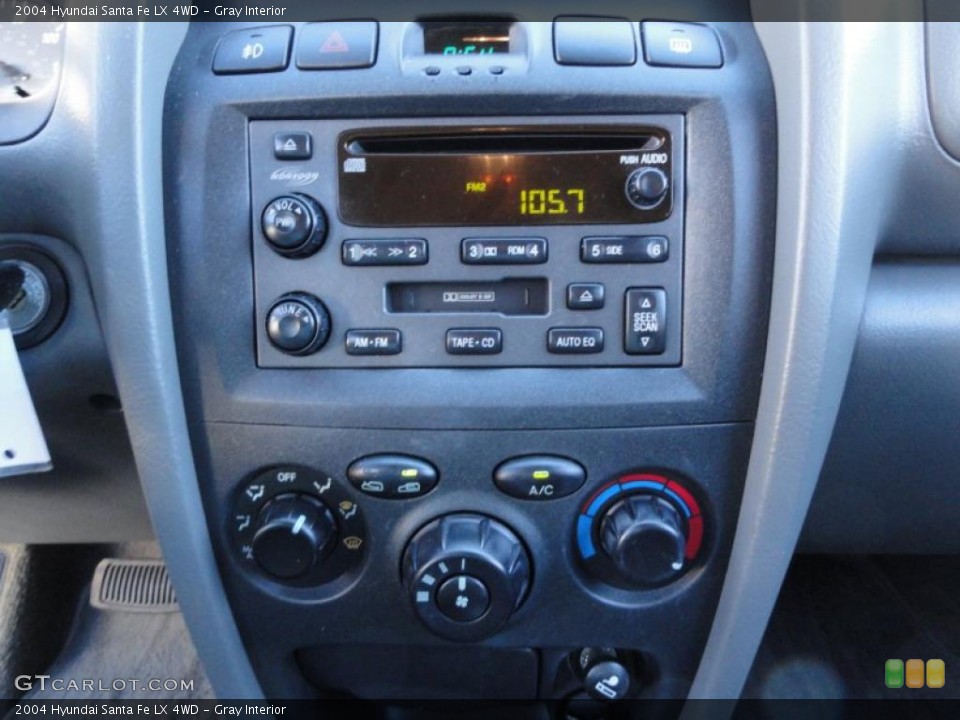 Gray Interior Controls for the 2004 Hyundai Santa Fe LX 4WD #39917027