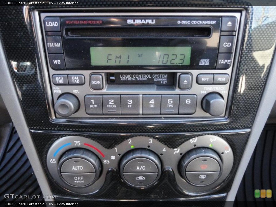 Gray Interior Controls for the 2003 Subaru Forester 2.5 XS #39917315