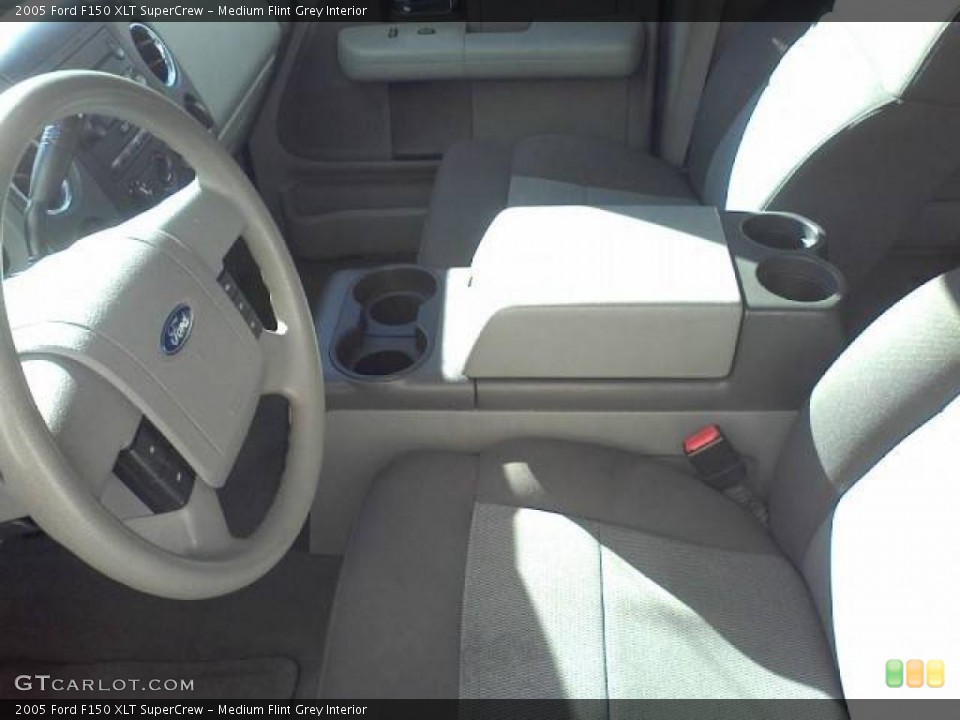 Medium Flint Grey Interior Photo for the 2005 Ford F150 XLT SuperCrew #39919779