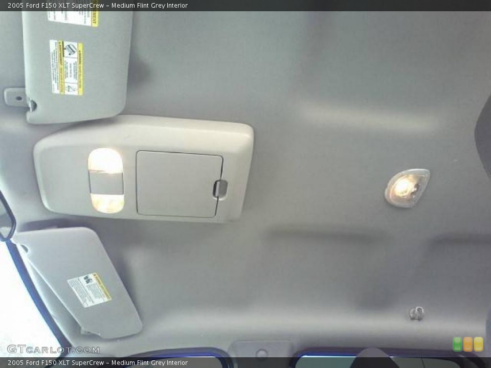 Medium Flint Grey Interior Photo for the 2005 Ford F150 XLT SuperCrew #39919791