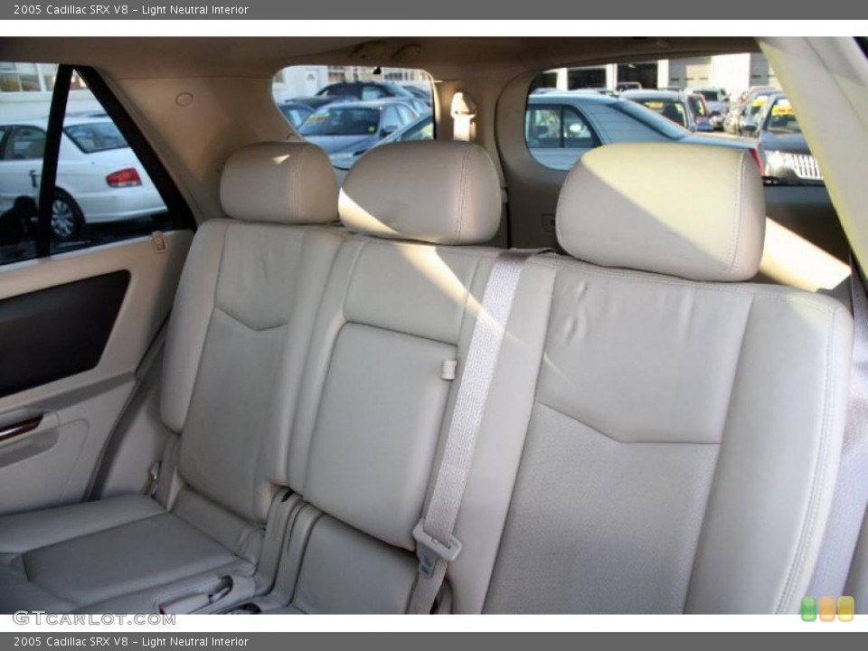Light Neutral Interior Photo for the 2005 Cadillac SRX V8 #39924011