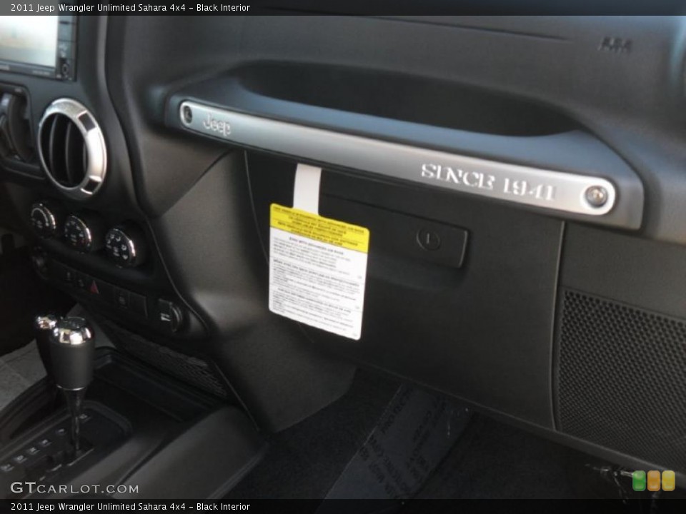 Black Interior Photo for the 2011 Jeep Wrangler Unlimited Sahara 4x4 #39930860