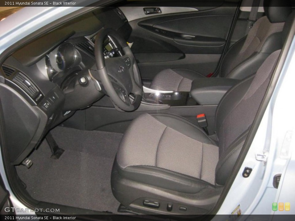 Black Interior Photo for the 2011 Hyundai Sonata SE #39940986