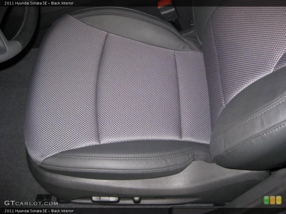 Black Interior Photo for the 2011 Hyundai Sonata SE #39940998