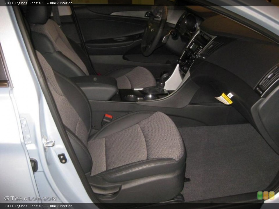 Black Interior Photo for the 2011 Hyundai Sonata SE #39941058