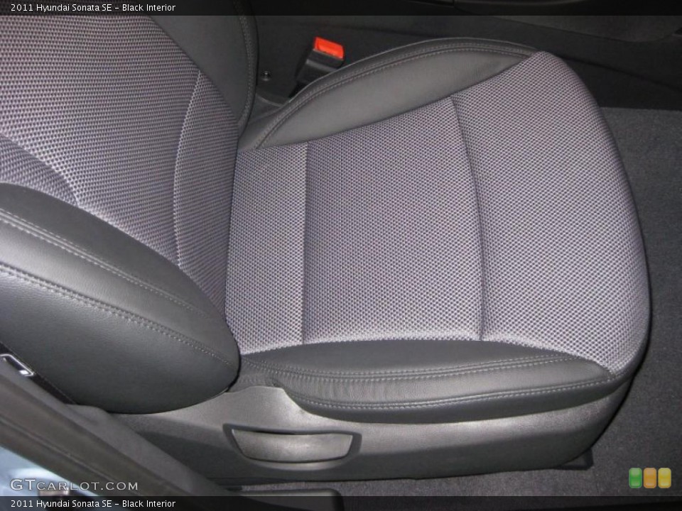 Black Interior Photo for the 2011 Hyundai Sonata SE #39941070