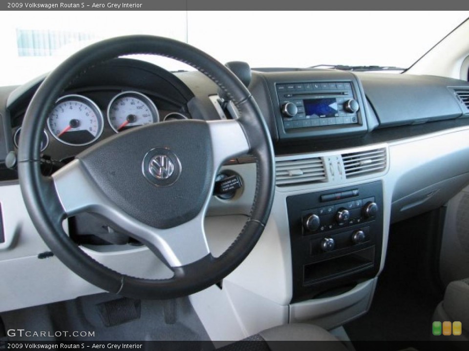 Aero Grey Interior Photo for the 2009 Volkswagen Routan S #39946142