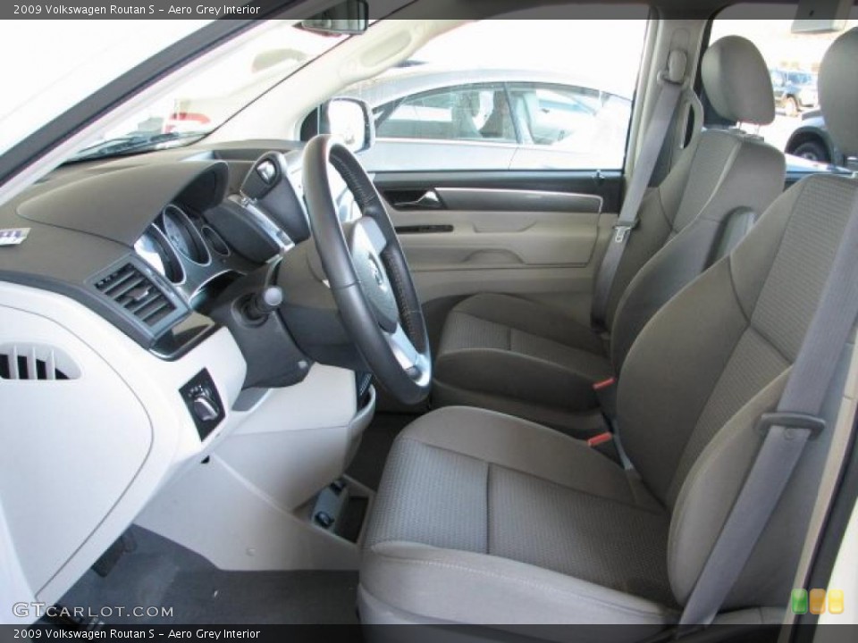 Aero Grey Interior Photo for the 2009 Volkswagen Routan S #39946174