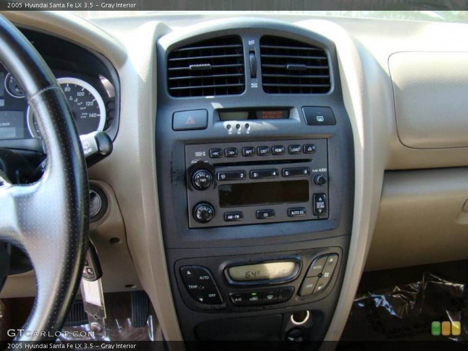 Gray Interior Controls for the 2005 Hyundai Santa Fe LX 3.5 #39947510