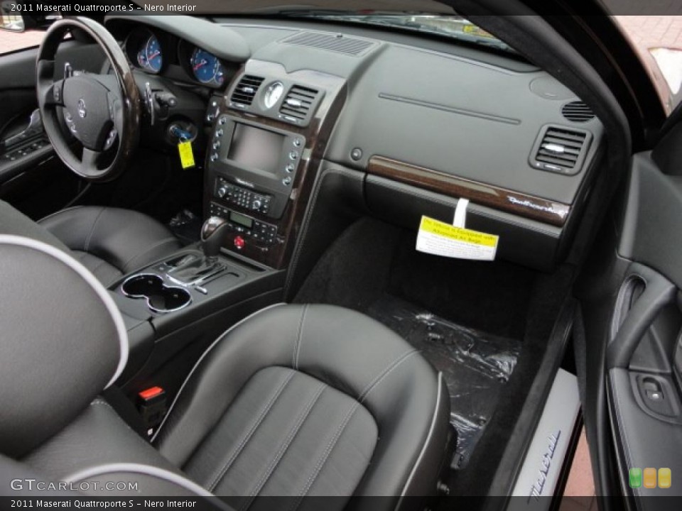 Nero Interior Dashboard for the 2011 Maserati Quattroporte S #39948962