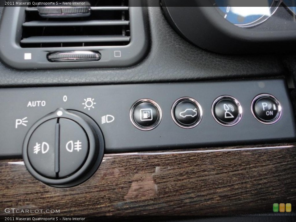 Nero Interior Controls for the 2011 Maserati Quattroporte S #39949118